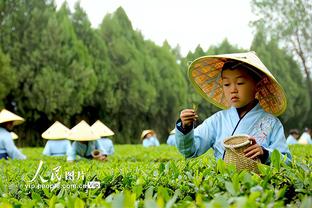 Neville: Tôi luôn khen ngợi người hâm mộ Hồng quân, nhưng bầu không khí hôm nay quá tệ, có lẽ họ quá tự tin trước trận đấu.